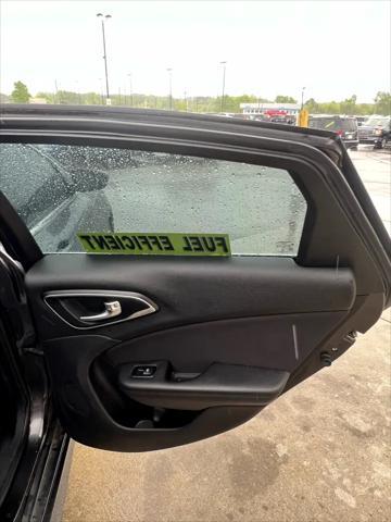 Photo of 2016 Granite Crystal Metallic Chrysler 200