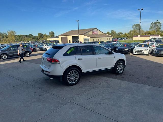 Photo of 2011 White Platinum Metallic Tri-Coat Lincoln MKX