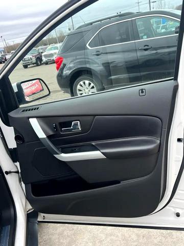 Photo of 2013 White Platinum Tri-Coat Metallic Ford Edge