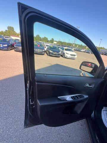 Photo of 2013 Brilliant Black Crystal Pearlcoat Dodge Journey