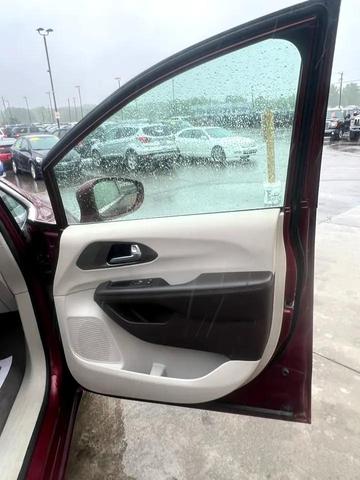 Photo of 2017 Red Chrysler Pacifica