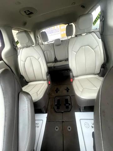 Photo of 2017 Red Chrysler Pacifica