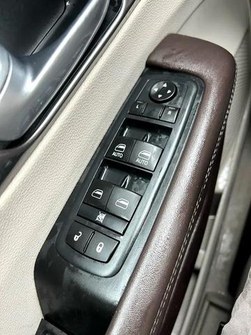 Photo of 2017 Red Chrysler Pacifica