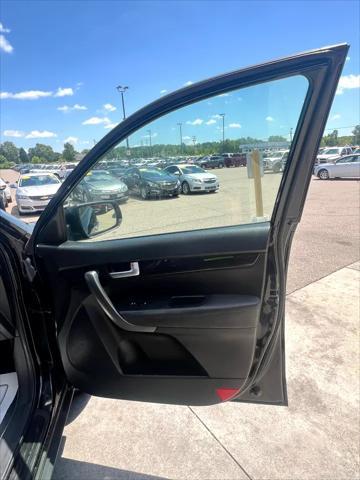 Photo of 2014 Ebony Black Kia Sorento