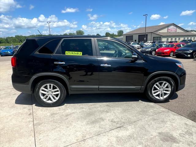 Photo of 2014 Ebony Black Kia Sorento