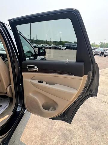 Photo of 2014 Gray Jeep Grand Cherokee