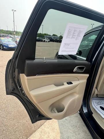 Photo of 2014 Gray Jeep Grand Cherokee