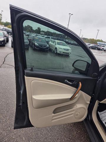 Photo of 2007 Black Onyx Saturn Vue