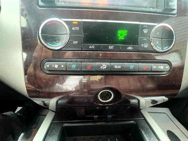 Photo of 2013 Blue Jeans Metallic Ford Expedition