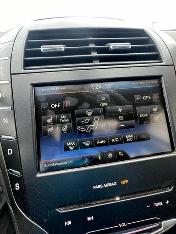 Photo of 2013 White Platinum Metallic Tri-Coat Lincoln MKZ