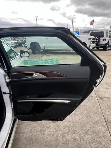 Photo of 2013 White Platinum Metallic Tri-Coat Lincoln MKZ
