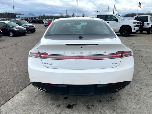 Photo of 2013 White Platinum Metallic Tri-Coat Lincoln MKZ