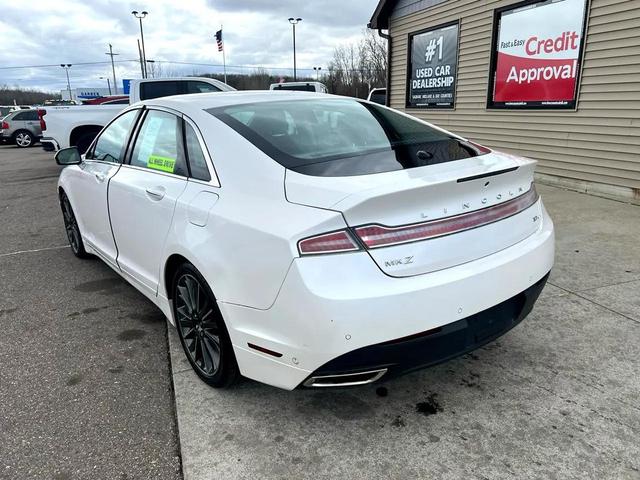 Photo of 2013 White Platinum Metallic Tri-Coat Lincoln MKZ