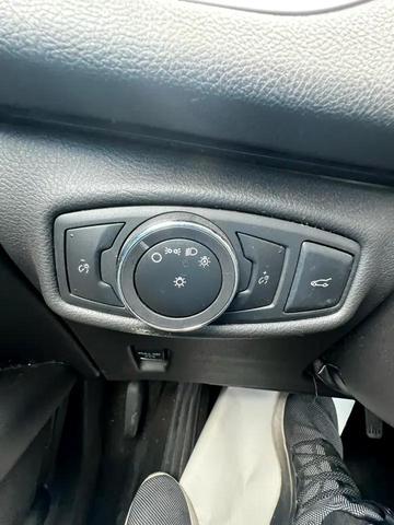 Photo of 2013 White Platinum Metallic Tri-Coat Lincoln MKZ