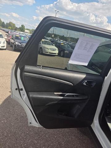 Photo of 2019 White Dodge Journey