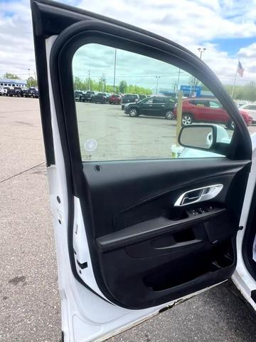 Photo of 2017 White Chevrolet Equinox