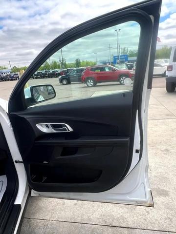 Photo of 2017 White Chevrolet Equinox
