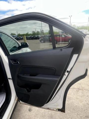Photo of 2017 White Chevrolet Equinox