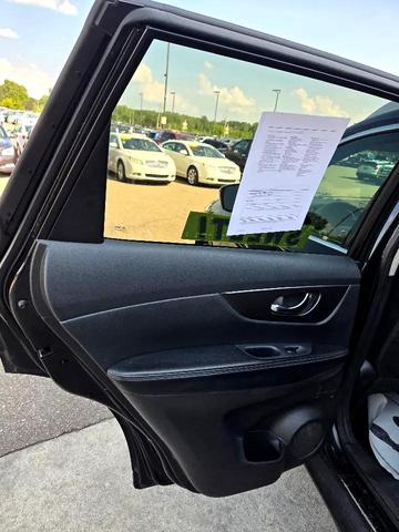 Photo of 2014 Super Black Nissan Rogue