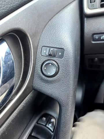 Photo of 2014 Super Black Nissan Rogue