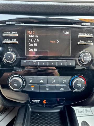 Photo of 2014 Super Black Nissan Rogue