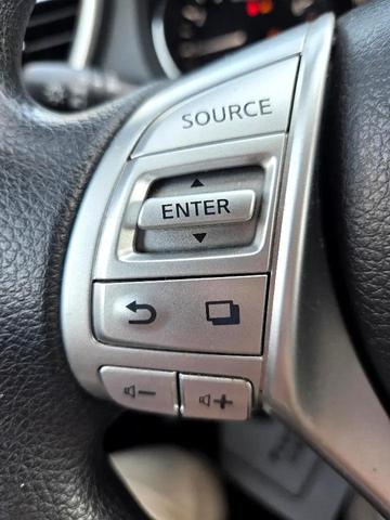 Photo of 2014 Super Black Nissan Rogue
