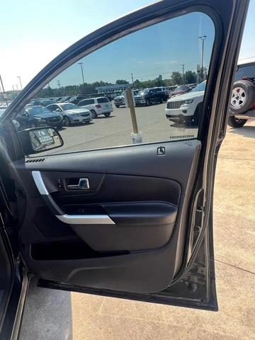 Photo of 2013 Tuxedo Black Metallic Ford Edge