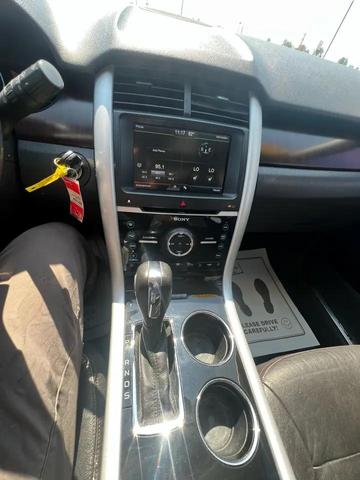 Photo of 2013 Tuxedo Black Metallic Ford Edge