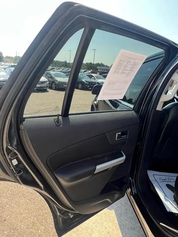 Photo of 2013 Tuxedo Black Metallic Ford Edge