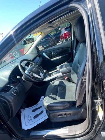 Photo of 2013 Tuxedo Black Metallic Ford Edge