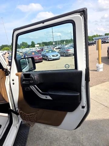 Photo of 2013 Bright White Clearcoat Jeep Wrangler Unlimited