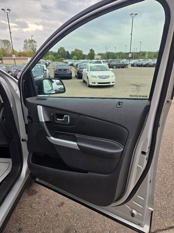 Photo of 2014 Ingot Silver Metallic Ford Edge