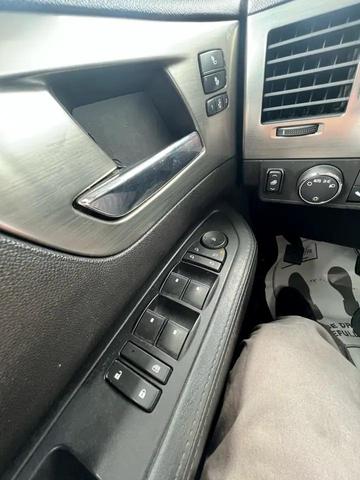 Photo of 2008 Gray Hummer H2