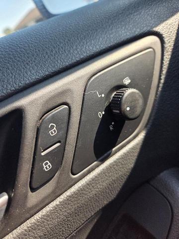Photo of 2013 Black Uni Volkswagen Jetta