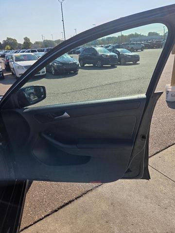 Photo of 2013 Black Uni Volkswagen Jetta