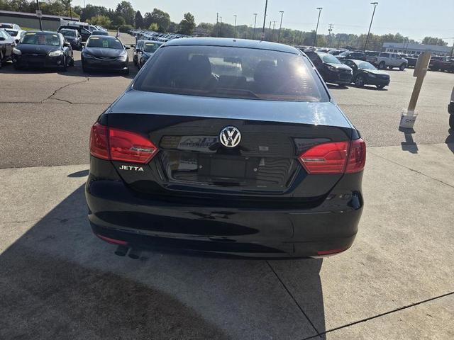 Photo of 2013 Black Uni Volkswagen Jetta