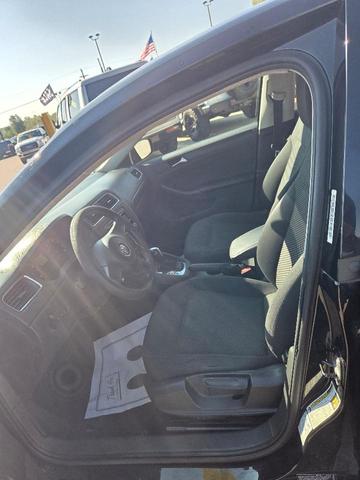 Photo of 2013 Black Uni Volkswagen Jetta
