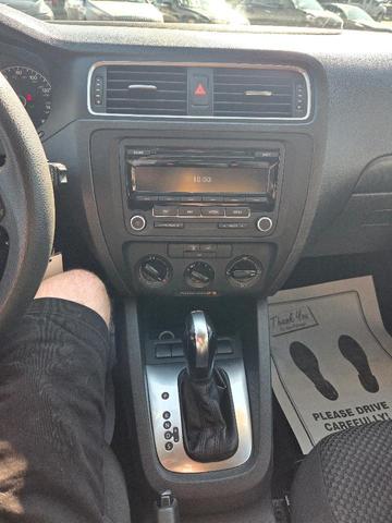 Photo of 2013 Black Uni Volkswagen Jetta