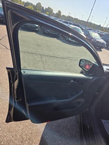 Photo of 2013 Black Uni Volkswagen Jetta