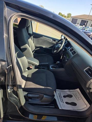 Photo of 2013 Black Uni Volkswagen Jetta