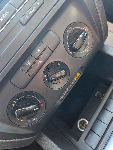 Photo of 2013 Black Uni Volkswagen Jetta