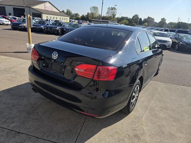 Photo of 2013 Black Uni Volkswagen Jetta