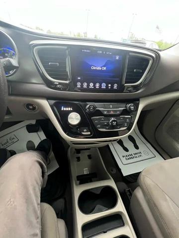Photo of 2017 Red Chrysler Pacifica