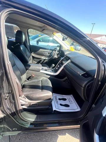 Photo of 2013 Tuxedo Black Metallic Ford Edge