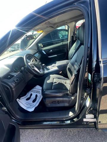 Photo of 2013 Tuxedo Black Metallic Ford Edge