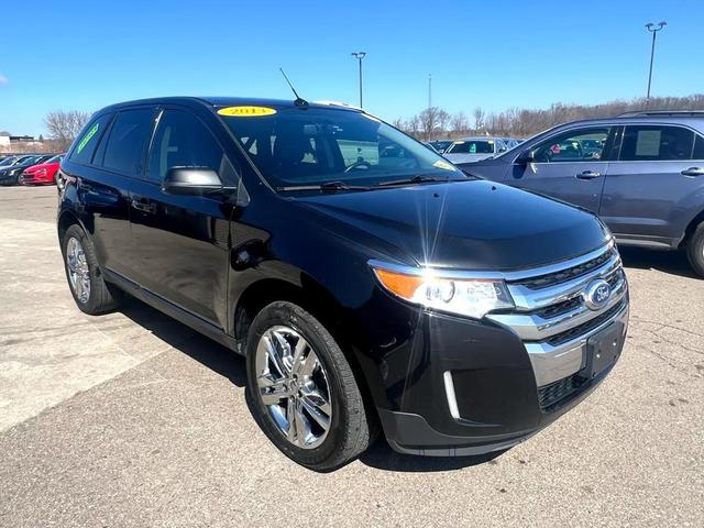 Photo of 2013 Tuxedo Black Metallic Ford Edge