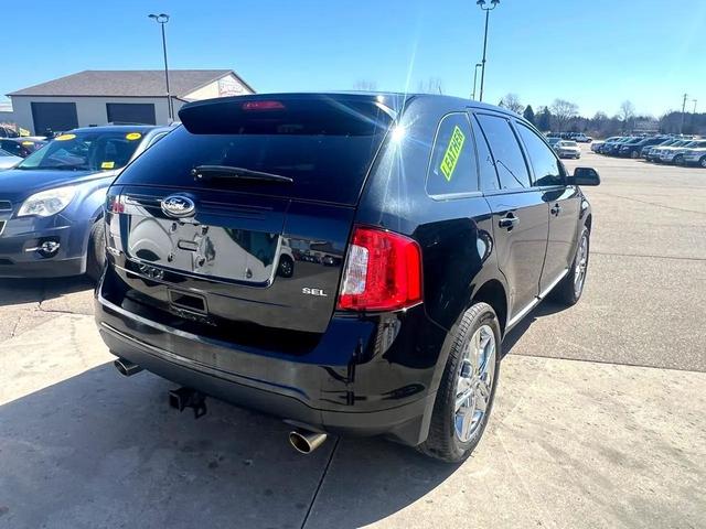 Photo of 2013 Tuxedo Black Metallic Ford Edge