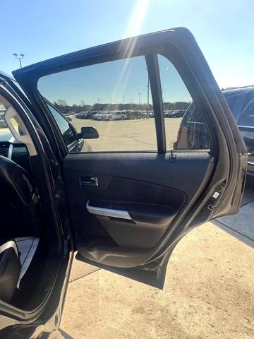 Photo of 2013 Tuxedo Black Metallic Ford Edge