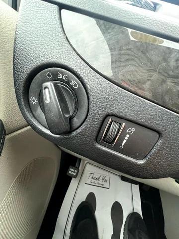 Photo of 2017 White Knuckle Clearcoat Dodge Grand Caravan