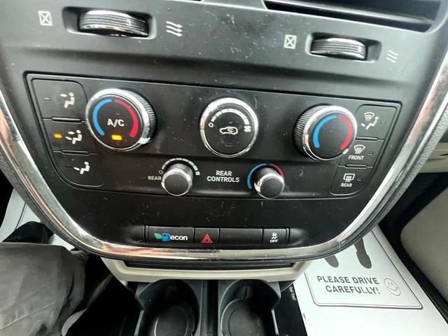 Photo of 2017 White Knuckle Clearcoat Dodge Grand Caravan